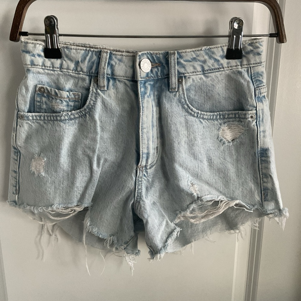 Garage - Light Wash Raw Hem Distressed Denim Shorts - Blue - Junior’s Size 0 - Picture 2 of 11
